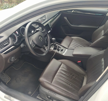Skoda Superb cena 84000 przebieg: 189489, rok produkcji 2016 z Jedlina-Zdrój małe 29